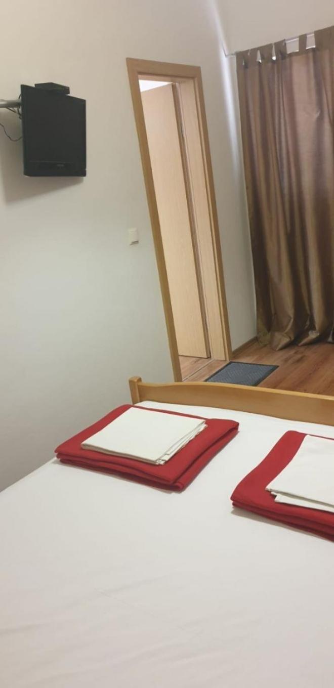טרוגיר Apartments Biserka - 50 M From Beach מראה חיצוני תמונה