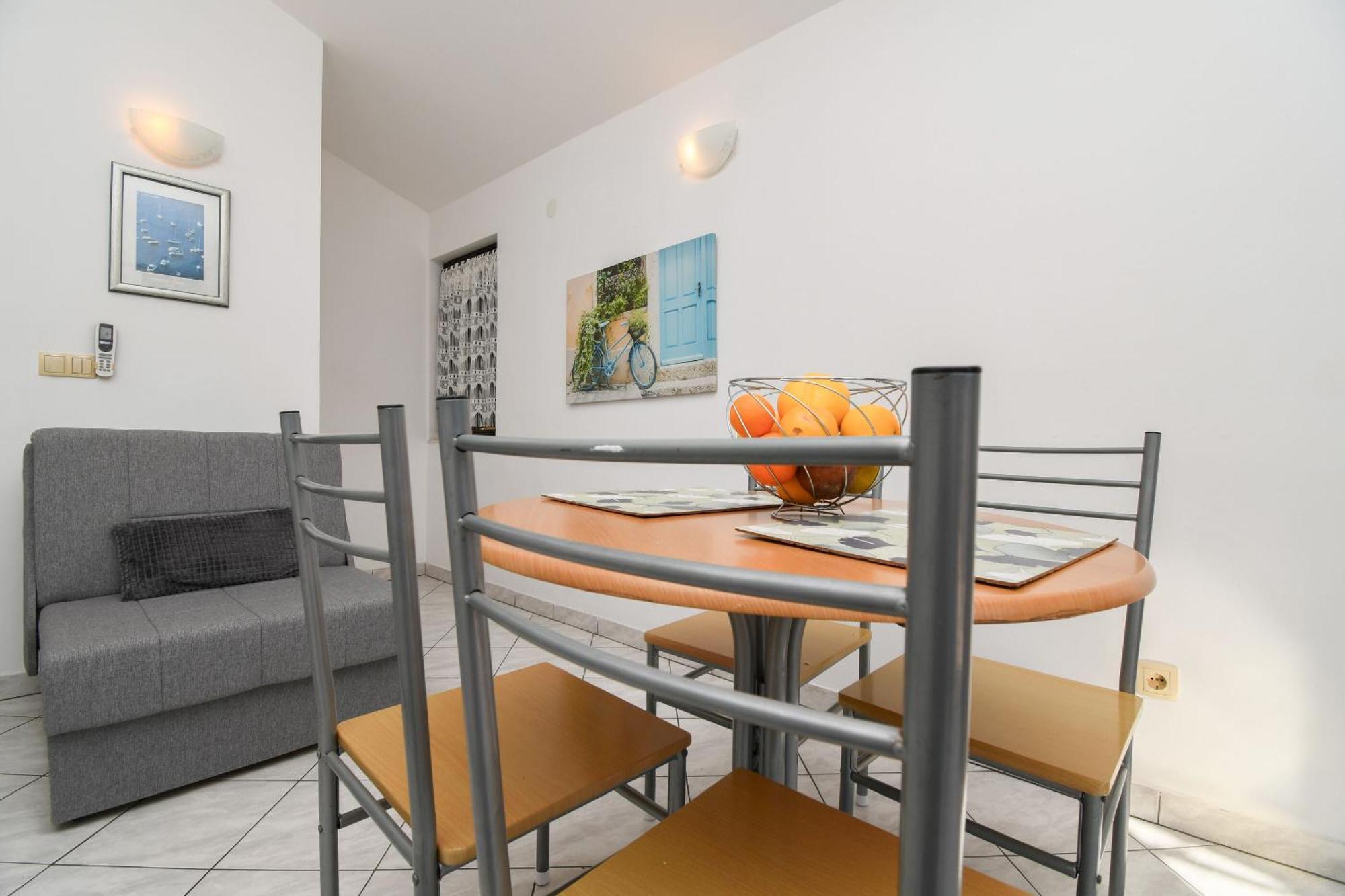 טרוגיר Apartments Biserka - 50 M From Beach מראה חיצוני תמונה