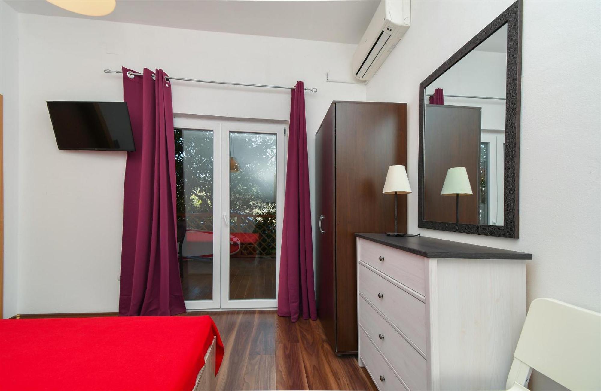 טרוגיר Apartments Biserka - 50 M From Beach מראה חיצוני תמונה